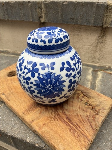 Blue and white miniature - ,