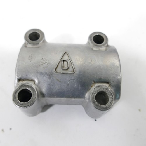 Suzuki 750 camshaft - gs, bracket