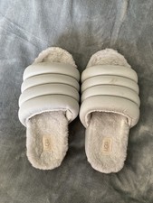 Ugg grey slippers size - grey, 5