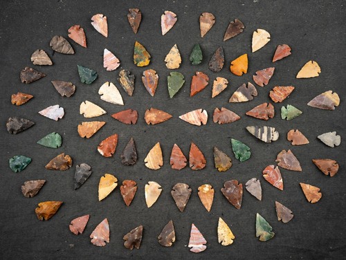 1 5 flint arrowhead - (75),