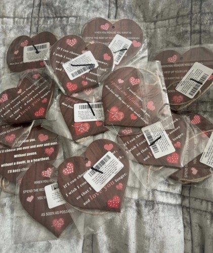 Job lot wooden hanging - lot, hearts