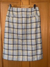 Vintage DAKS Chic Skirt Size