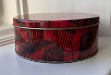 16 cm Round Red Tartan Design