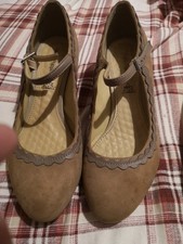 Lady's Hush Puppies Shoes Light Brown Size 4 With Heel And Slip On With Strap