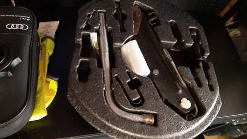 Audi sportback tool kit - a3, 8p