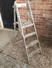 WOODEN PAINTERS STEPS,/SHABBY/DISTRESSED/SMALL(B)