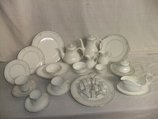 Royal Doulton Carnation (1982) - plates, cups & saucers, gravy 8B5F #