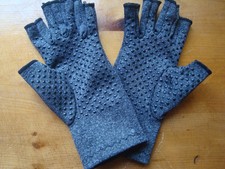 ladies fingerless gloves small.  