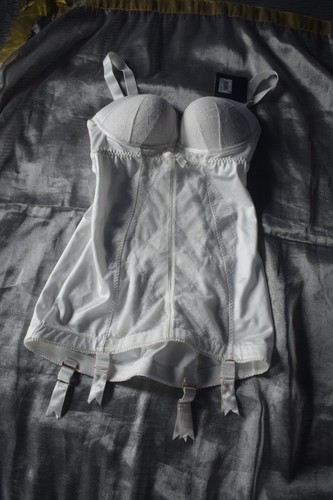 New gossard suspender - new,