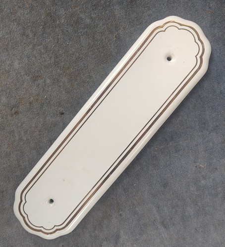 One used ceramic - one, door/finger