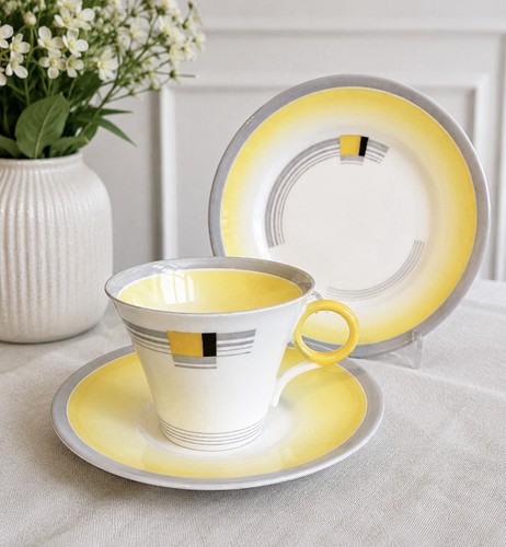 Shelley teacup trio - trio, yellow