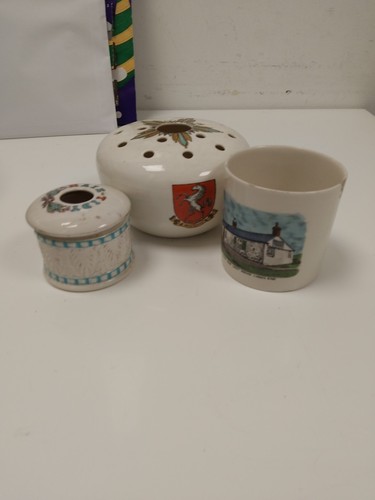 Goss crested ware - w.h,