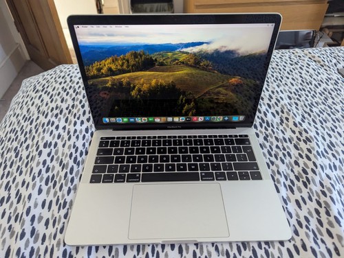 Apple macbook pro 2017 - apple,