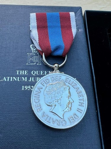 Boxed queen platinum jubilee - queen's,