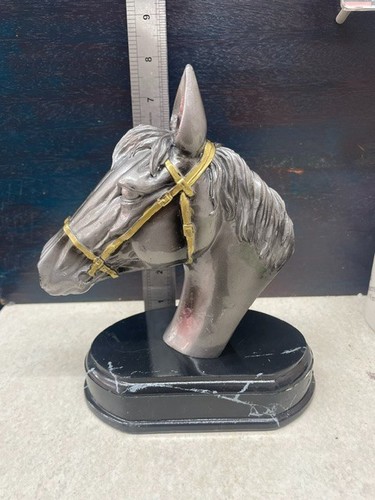 Horse head trophy free - head,