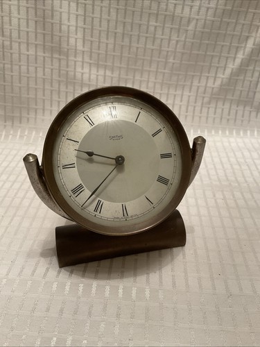 Art deco vintage smiths - art,