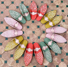 WOMENS MOROCCAN LEATHER FLOWER POINTY POINTED BABOUCHE SLIPPERS SHEEPSKIN SLIDES