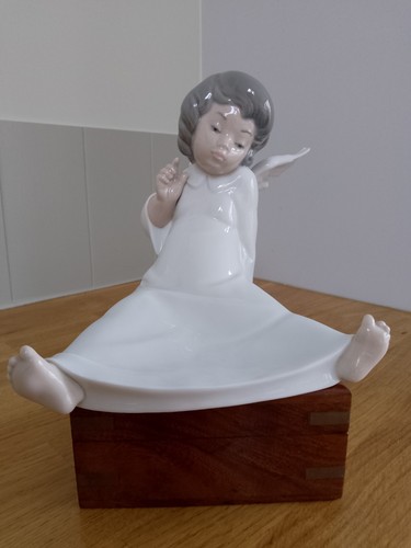 Lladro angel wondering - lladro,