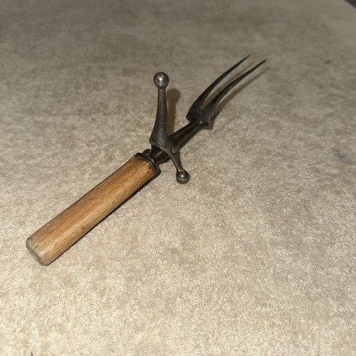 Vintage two pronged - two, carving