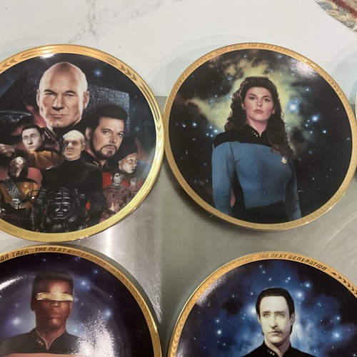 Star trek plates lot 8 - of,