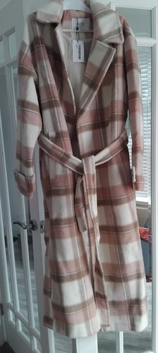 Beautiful new wallis - wallis, check
