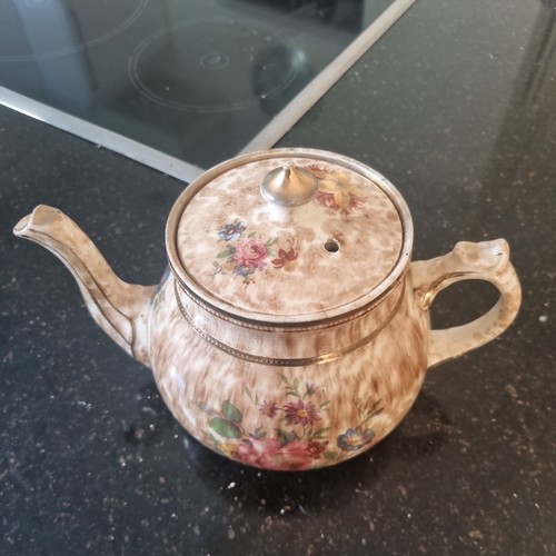 Old tea pot - tea, seating