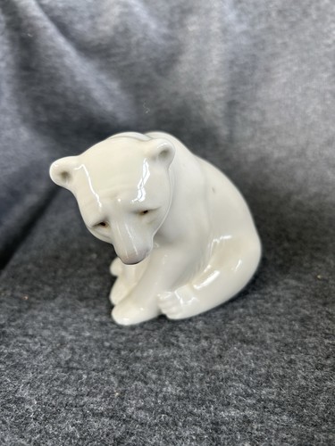 Lladro sitting polar - polar, bear