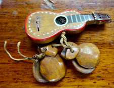 vintage carved wood painted Spanish guitar castanet music brooch -127