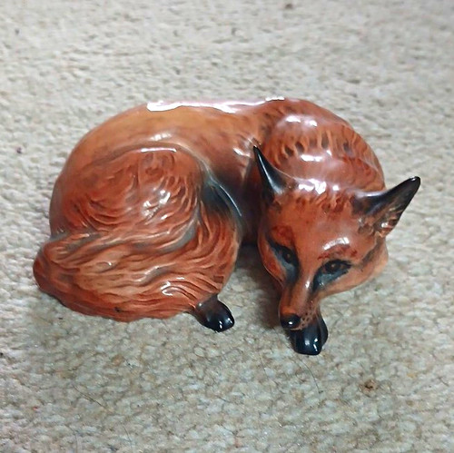 Beswick fox figurine 1017 hand - beswick,