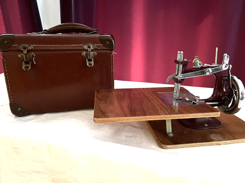 Essex vintage miniature sewing - miniature,