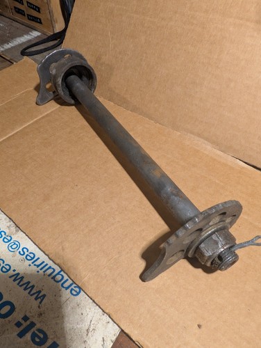 Yamaha xt550 rear - axle, and