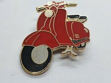  SCOOTER in red  MEMBERS RALLY CLUB PIN BADGE VESPA Lambretta mods who weller 