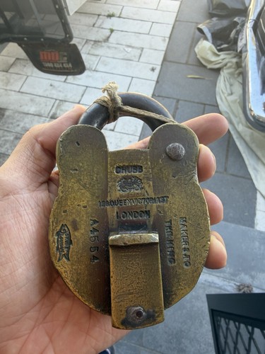 Antique chubb brass - antique-,