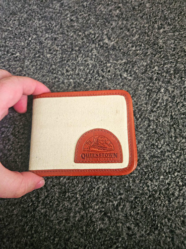 Queenstown men bifold - queenstown,