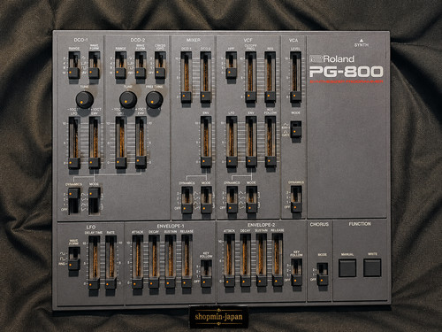 Roland 800 synth programmer - synth,