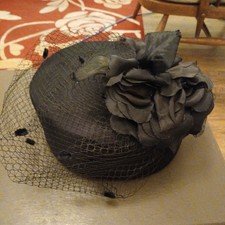 Stunning Vintage 1980’s Pill