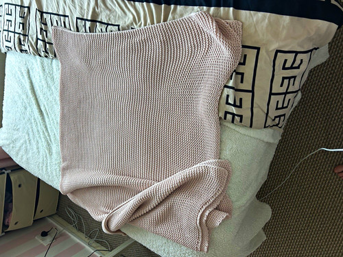 Large pink knitted blanket - pink,