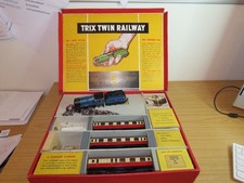 BT618:  Trix Twin Passenger Train set - BR 1/334