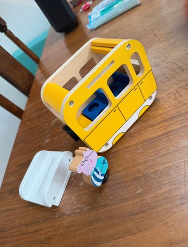 Peppa pig wooden campervan toy - peppa,