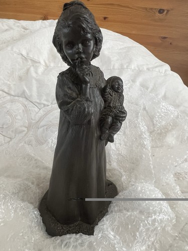Heredities girl with doll cold - girl,