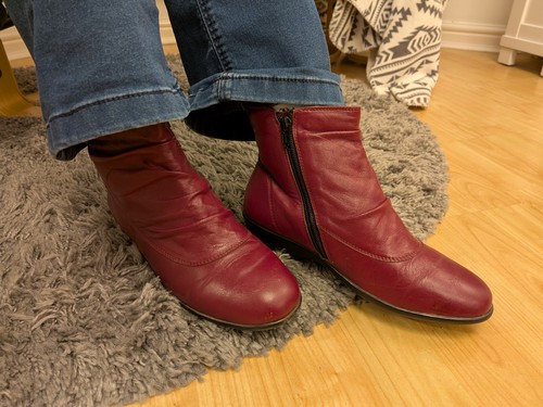Pavers burgundy ladies zip - zip, up