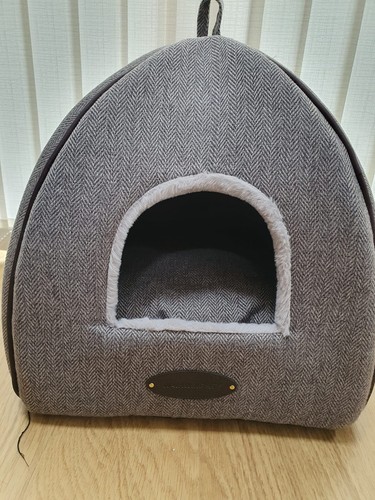 Dome cat bed with - , cushion