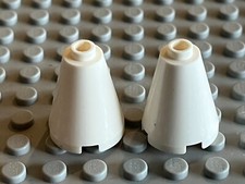 2 x LEGO white cone 3942c /