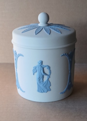 Wedgwood white blue jasper - &,