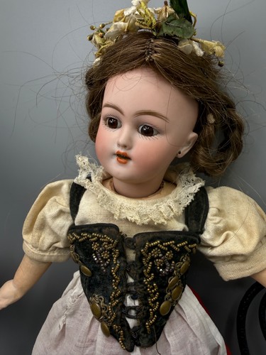 Beautiful antique doll - beautiful, simon