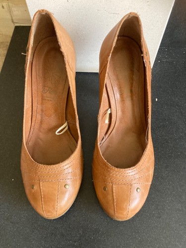 Tan brown leather high - , heeled
