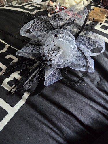 Black and white fasinator - black,