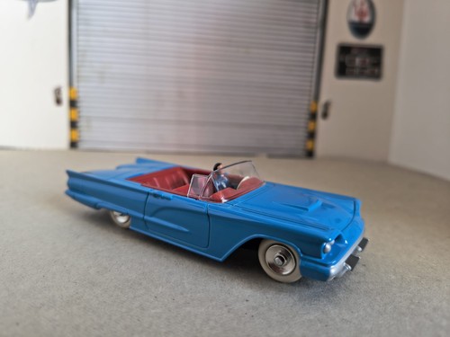 Ford thunderbird dinky - ford,