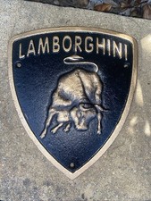 LAMBORGHINI GARAGE WALL CAST