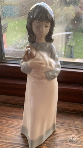 Nao porcelain figurine girl - porcelain, figurine,